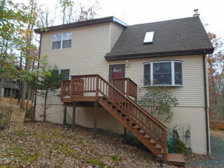 121 Laurel Rd, Lackawaxen, PA 18435-7757