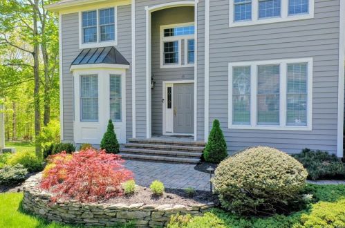 15 Cedar Dr, Tuxedo Park, NY 10987-4808
