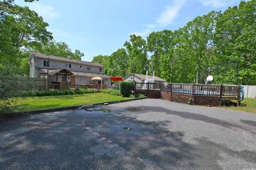 43 Madeline Rd, Panamoka NY  11961-2943 exterior