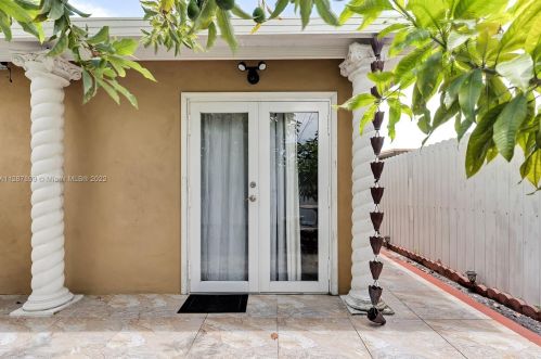 2637 9th Ct, Hialeah FL  33010-1223 exterior