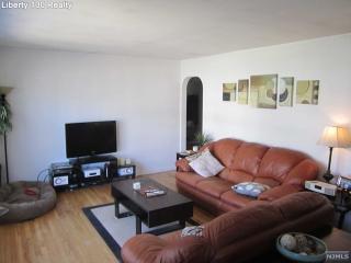 32 Grand Ave, Waldwick NJ  07463-1904 exterior