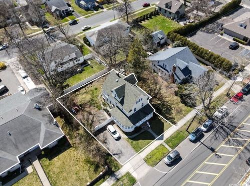 335 Wellwood Ave, North Lindenhurst NY  11757-3341 exterior