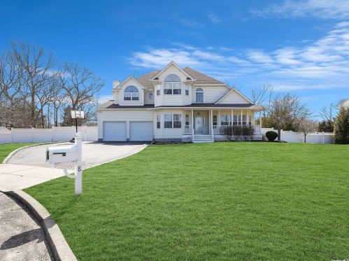 8 Daremy Ct, Lake Grove NY  11755-3226 exterior