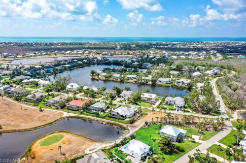 9008 Mockingbird Dr, Sanibel, FL 33957-3610