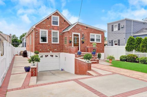 104 Clement Ave, Floral Park NY  11003-2704 exterior