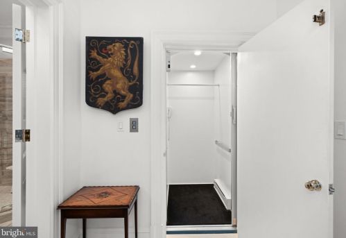 3210 R St, Washington DC  20024-3419 exterior