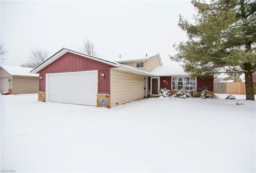 721 Carol Ln, Elyria, OH 44035-8259