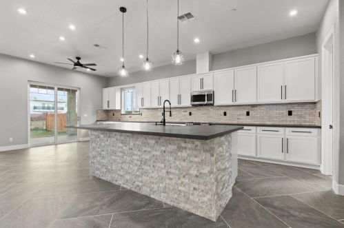 126 Mylnar Ave, Manteca CA  95336-4909 exterior