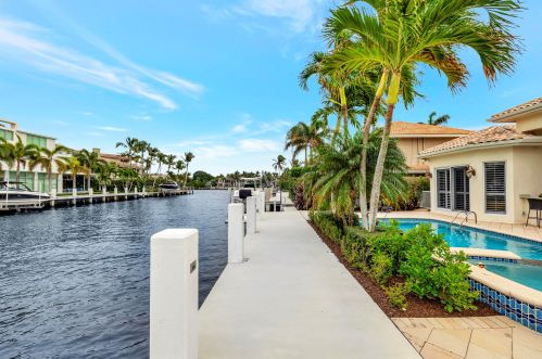 955 Gardenia Dr, Delray Beach FL  33483-4806 exterior