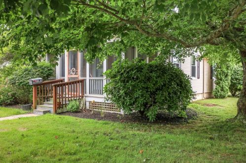 99 Queen St, Falmouth, MA 02540-3205