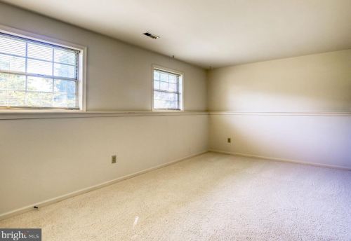 27 Cloverdale Pl, Charles Town WV  25414-4033 exterior