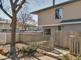 1235 Landmark Trl, Hopkins MN  55343-7968 exterior