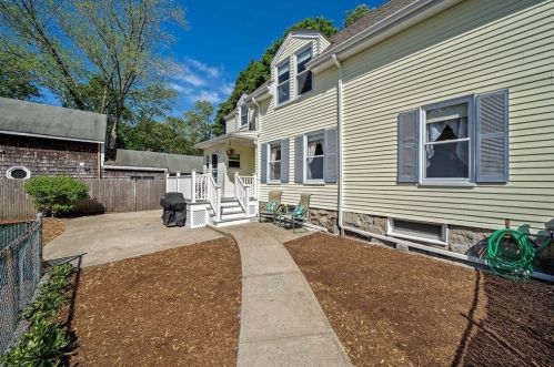 20 Phillips St, Weymouth, MA 02188-2518