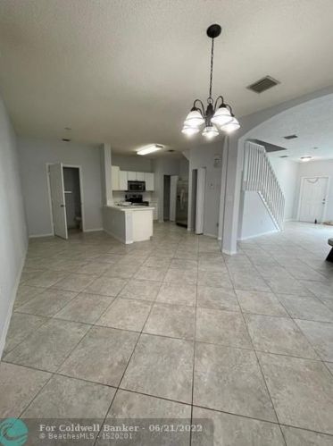 10131 18th St, Hollywood, FL 33025-6536