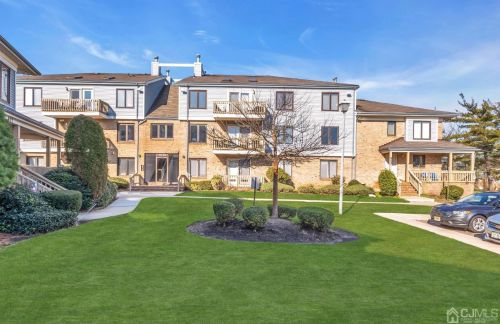 512 Peach St, Avenel, NJ 07001-1066