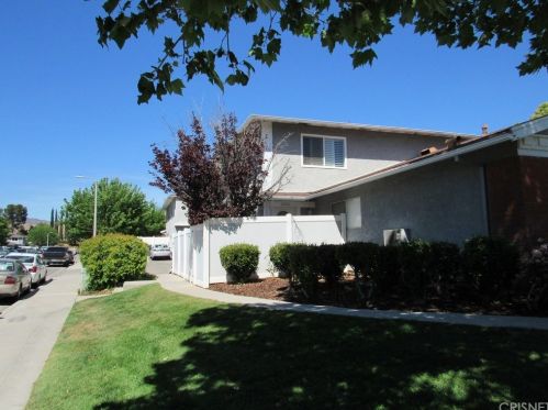 28030 Robin Ave, Santa Clarita, CA 91350-2039