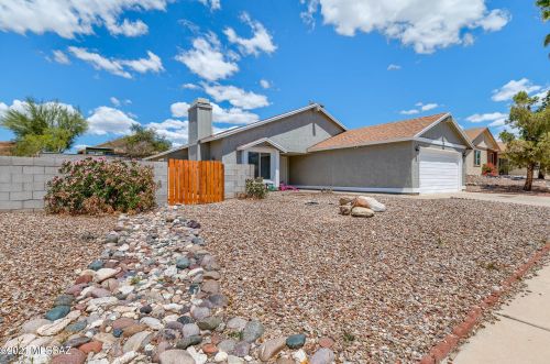 10001 Nicaragua Ln, Tucson, AZ 85730-3164