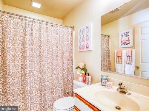 27 Cloverdale Pl, Charles Town WV  25414-4033 exterior