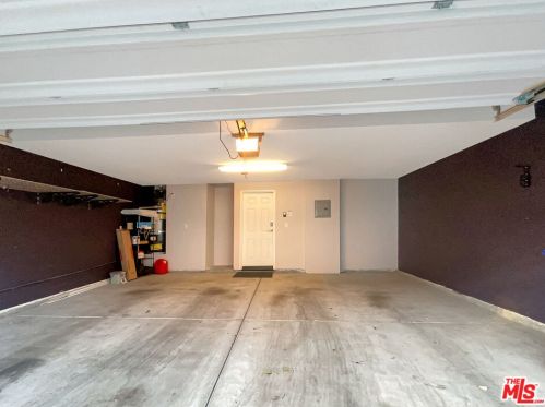 28647 Pietro Dr, Santa Clarita CA  91354-2699 exterior