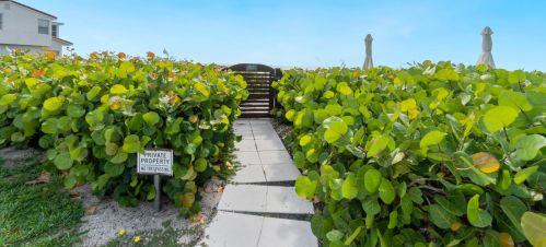 5691 David Ln, Boynton Beach, FL 33435-6211