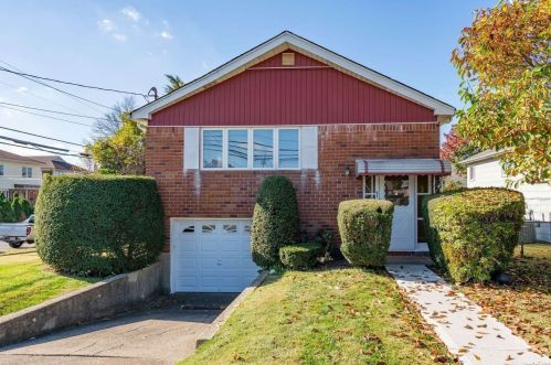 87 Central Ave, New Hyde Park NY  11040-4134 exterior