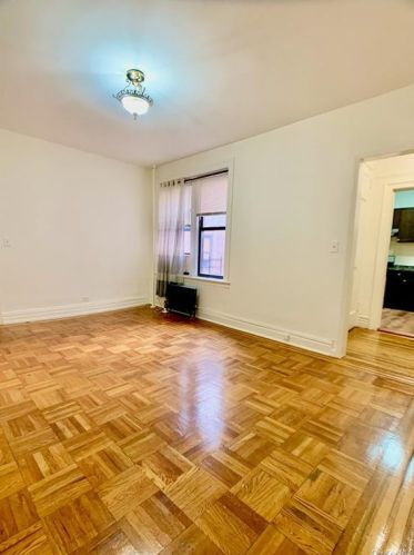 2156 Cruger Ave, Bronx NY  10462-1601 exterior