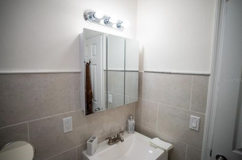 4287 Cynthia St, Orlando FL 32811-4228 exterior