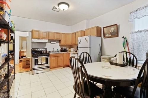 52 3rd St, Newark, NJ 07107-3143