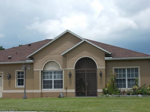 916 Calvin Ave, Lehigh Acres, FL 33972-7410