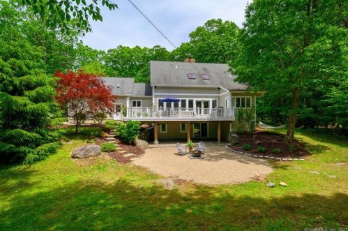 9 New Brg Rd, Brookfield Center CT  06804 exterior