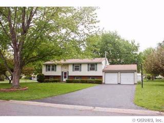 13 Rene Dr, Spencerport, NY 14559-1619