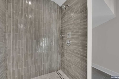 39 Pinehill Dr, Upper Saddle River NJ  07458-1927 exterior