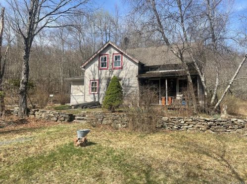 96 Garden House Rd, Hurleyville, NY 12747-5207