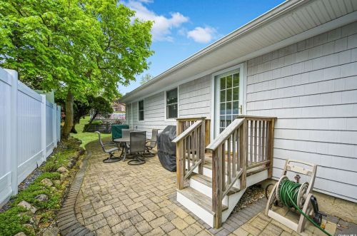 3 Bowman Ln, San Remo NY  11754-2006 exterior