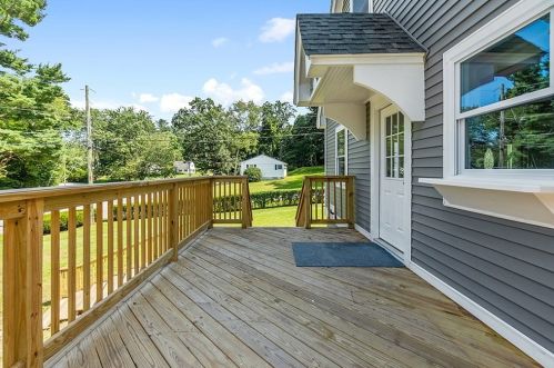 1 James St, Derry NH  03038-4525 exterior