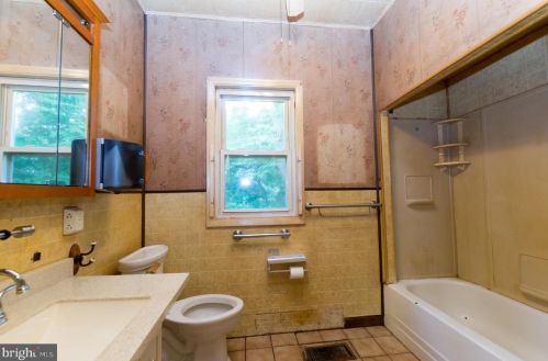 446 Main St, Lansdale PA  19446-2811 exterior