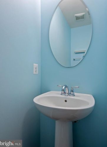 1708 Rockledge Ter, Woodbridge VA  22192-2508 exterior