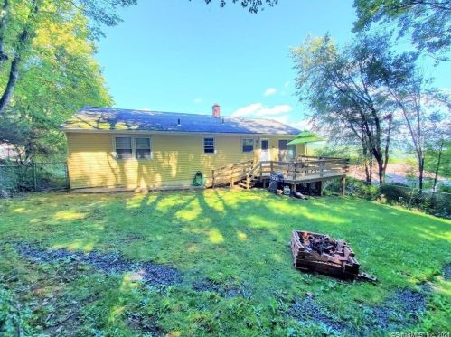 165 Juniper Ridge Dr, Waterbury CT  06708-1934 exterior