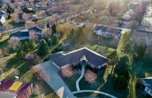 814 Viking Cir, Marshall, MN 56258-3403