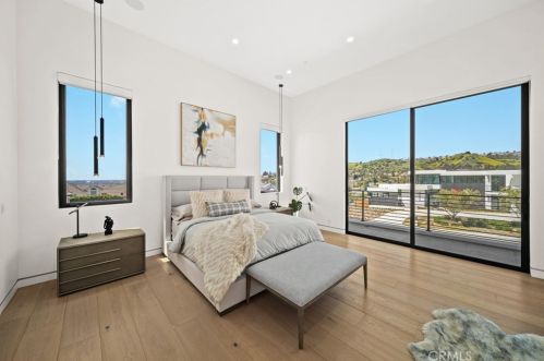 18852 Canyon Crest Dr, Orange CA 92861-2806 exterior