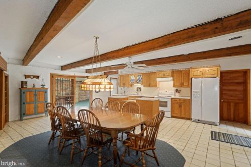 207 Thomas Ave, Riverton NJ 08077-1039 exterior