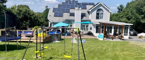 1681 Allegheny Dr, Blakeslee, PA 18610-2204
