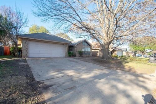 1816 Willow Vale Dr, Fort Worth, TX 76134-4820