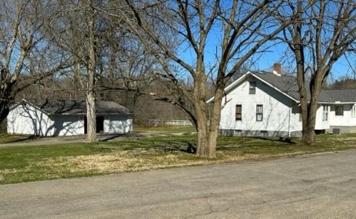 3875 Roseville Rd, Zanesville, OH 43701-8139