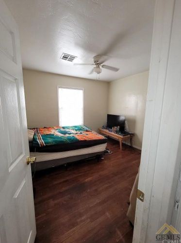 133 Real Rd, Bakersfield CA 93309-5122 exterior