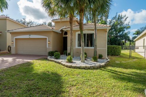 182 Seminole Lakes Dr, West Palm Beach, FL 33411-4210