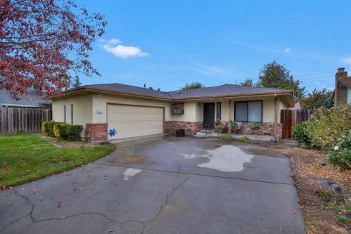 319 Whitney St, Lodi, CA 95242-2170