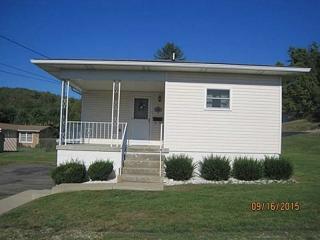 631 6th St, Youngwood, PA 15697-1515