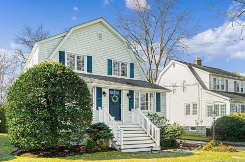 8 Meyer Pl, Riverside, CT 06878-1604