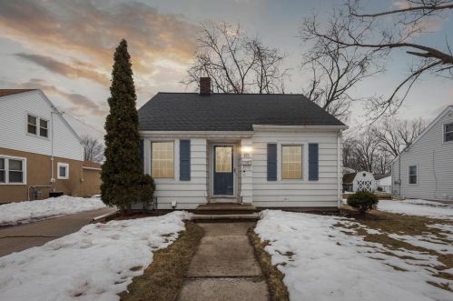 517 Laura St, Green Bay, WI 54302-3220